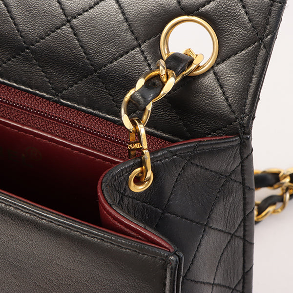 Chanel Around 1992 Made Design Flap Turn-Lock Chain Bag Black