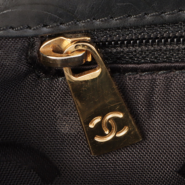 Chanel Around 2002 Made Chocobar Logo Embossed Chain Shoulder Bag Black