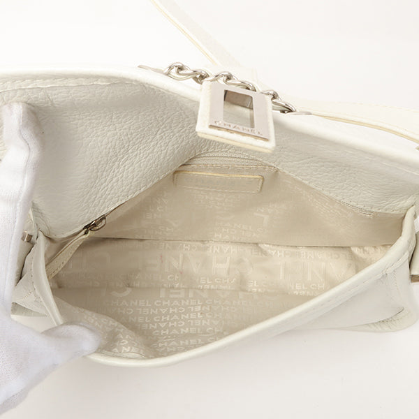 Chanel Around 2003 Made Chain Design Flap 2.55 Button Shoulder Bag White