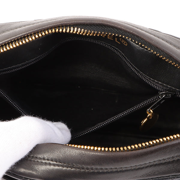 Chanel Around 1995 Made Trun-Lock Logo Charm Chain Bag Black