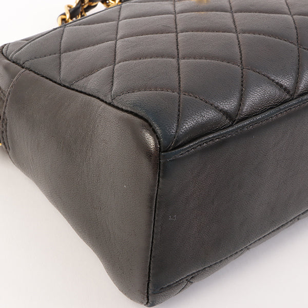 Chanel Around 1995 Made Trun-Lock Logo Charm Chain Bag Black