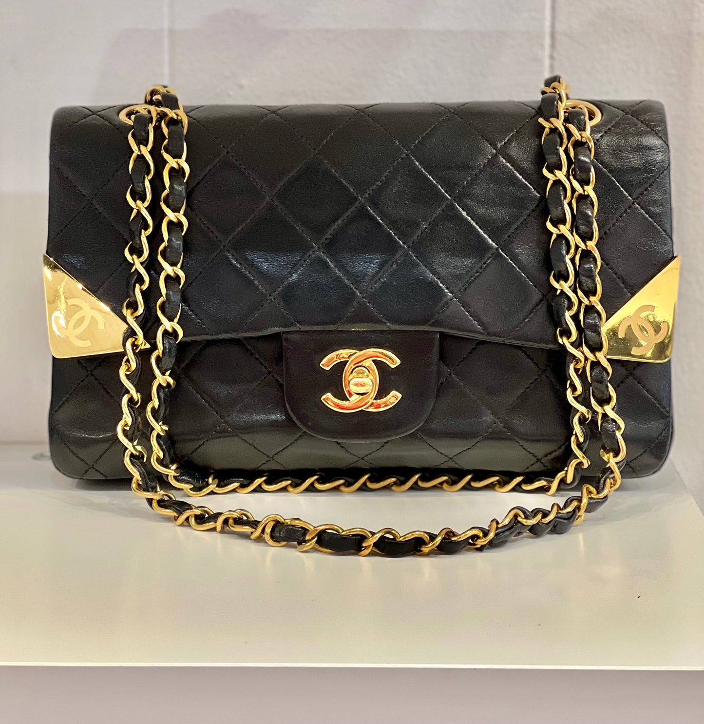 CHANEL   Flap Medium Bag
