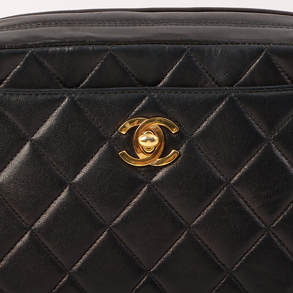 Chanel Around 1995 Made Trun-Lock Logo Charm Chain Bag Black