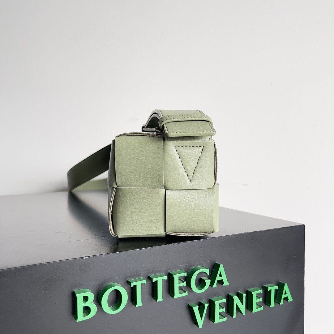 Amelia SMALL BRICK 24CM LIGHT GREEN LAMBSKIN