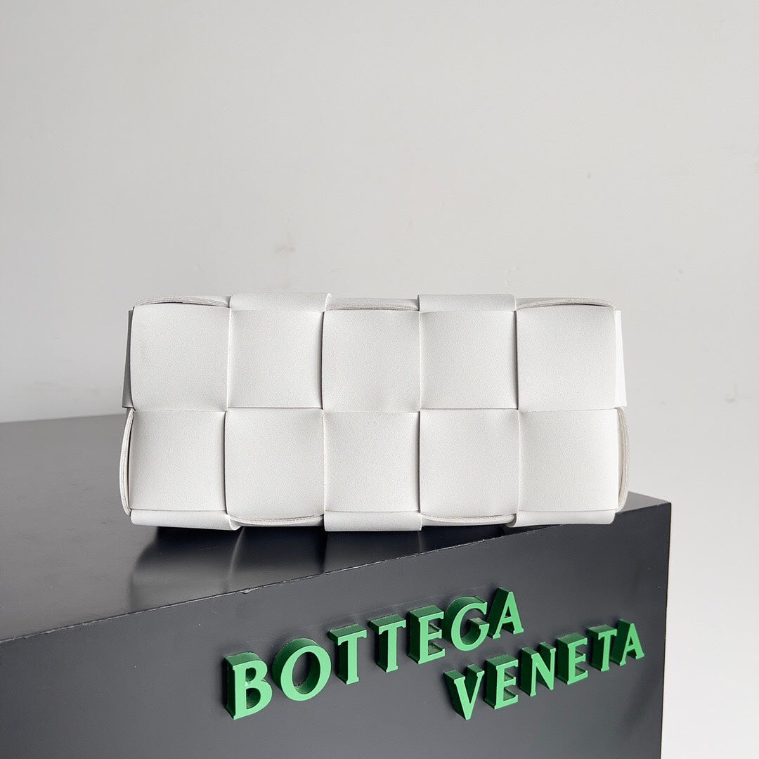 Amelia SMALL BRICK 24CM WHITE LAMBSKIN Amelia