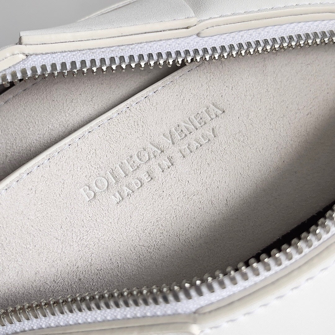 Amelia SMALL BRICK 24CM WHITE LAMBSKIN