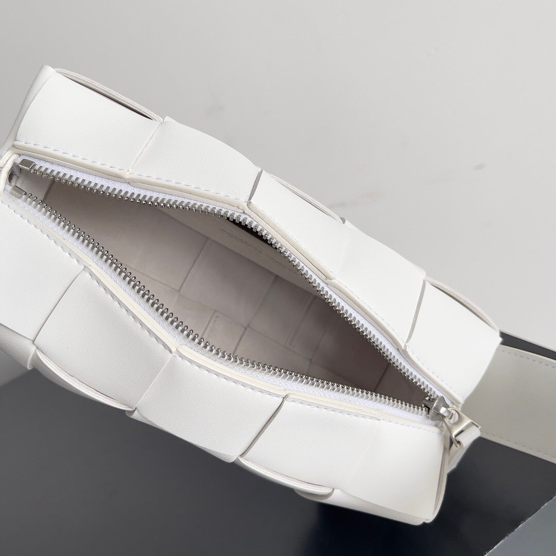 Amelia SMALL BRICK 24CM WHITE LAMBSKIN