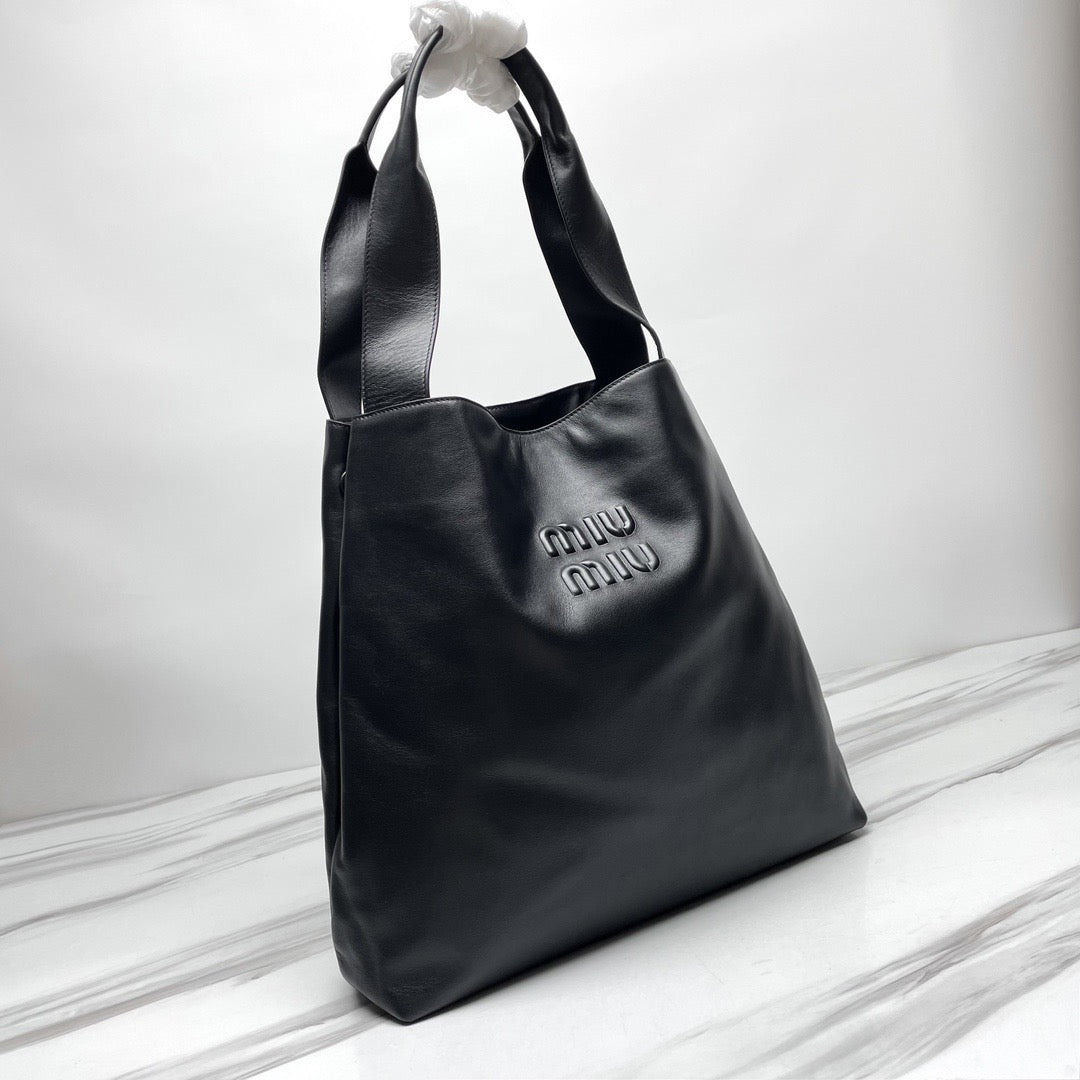 MIU 39 BLACK LEATHER HOBO BAG Amelia