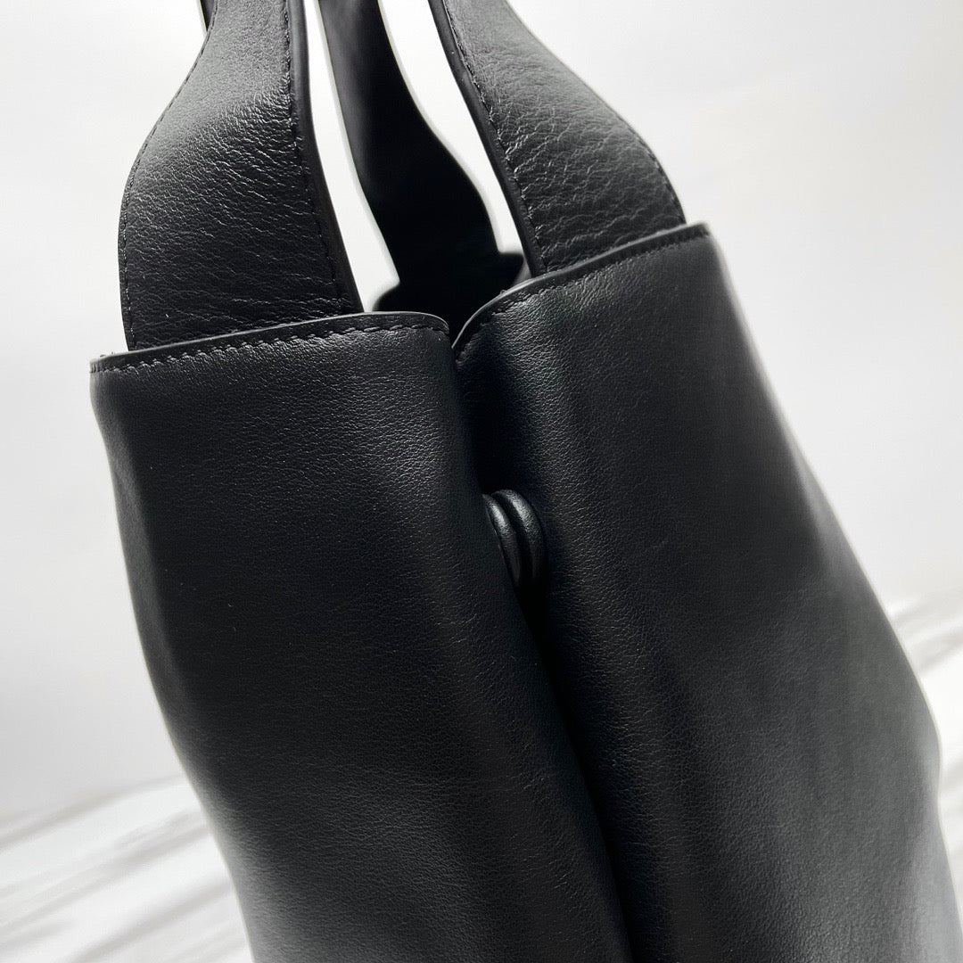 MIU 39 BLACK LEATHER HOBO BAG Amelia