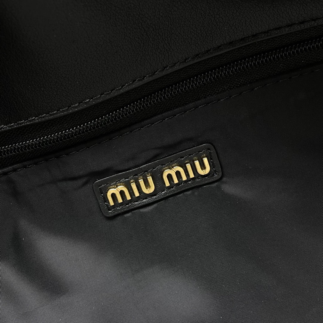 MIU 39 BLACK LEATHER HOBO BAG Amelia