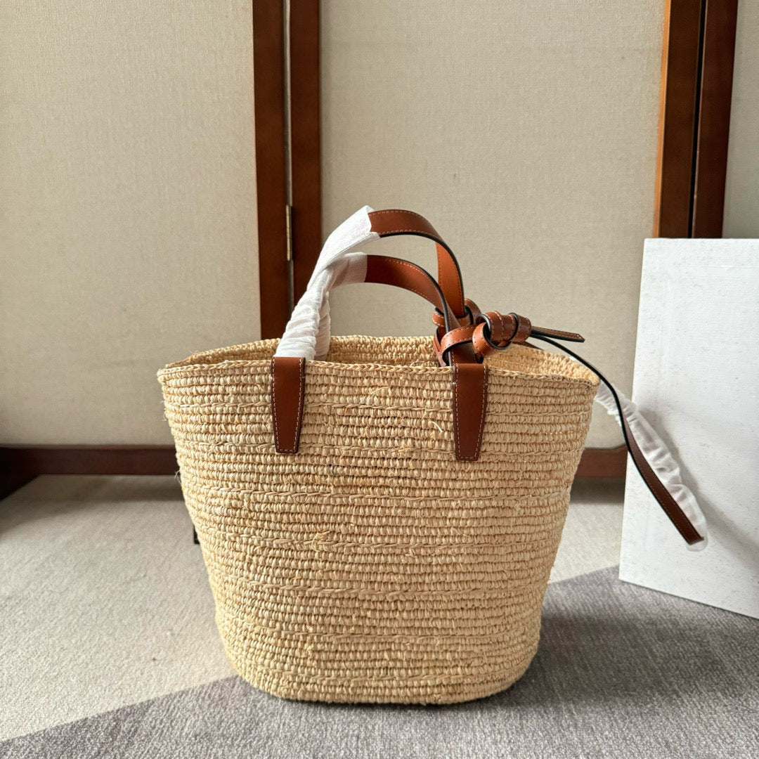 TEEN SUPPLE CELINE CLASSIC PANIER IN RAFFIA AND CALFSKIN TAN Amelia