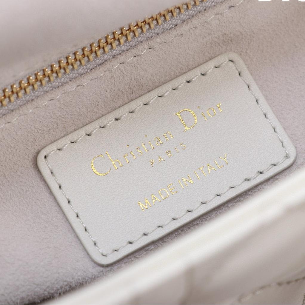 MINI LADY 17 BAG IN WHITE LAMBSKIN GOLD HARDWAWE Amelia
