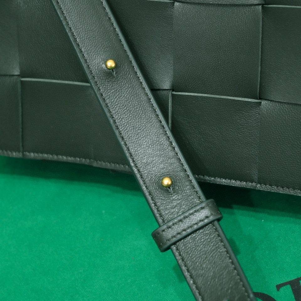 CASSETTE 23 IN DARK GREEN CALFSKIN Amelia