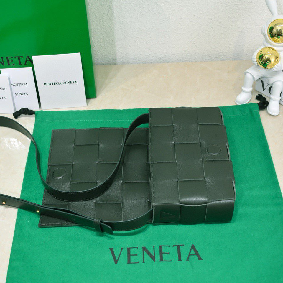 CASSETTE 23 IN DARK GREEN CALFSKIN Amelia