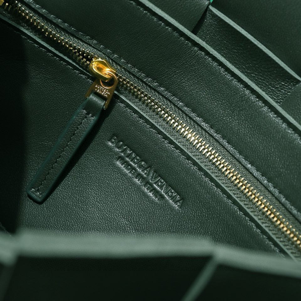 CASSETTE 23 IN DARK GREEN CALFSKIN Amelia Amelia