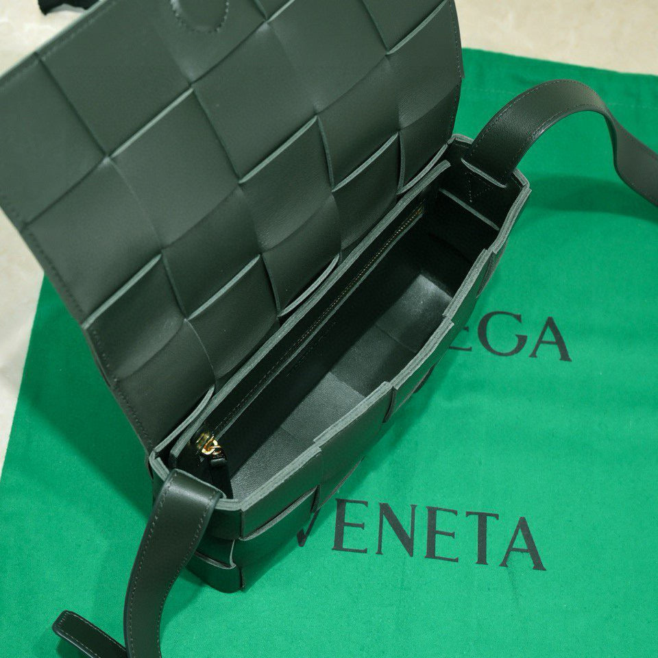 CASSETTE 23 IN DARK GREEN CALFSKIN Amelia