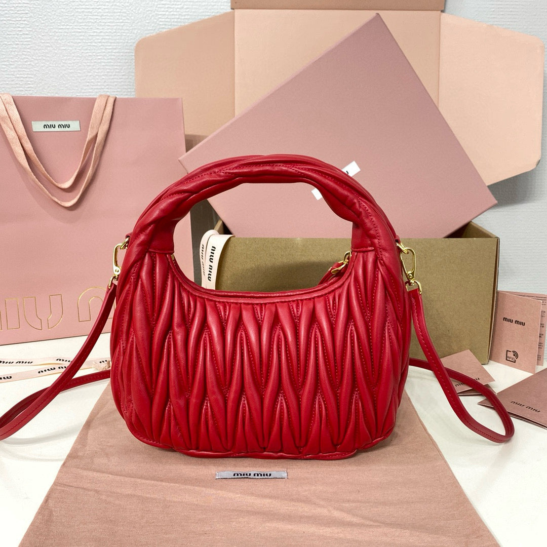 WANDER SMALL HOBO BAG 20 IN RED CALFSKIN Amelia
