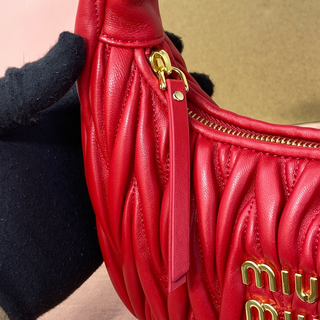 WANDER SMALL HOBO BAG 20 IN RED CALFSKIN Amelia