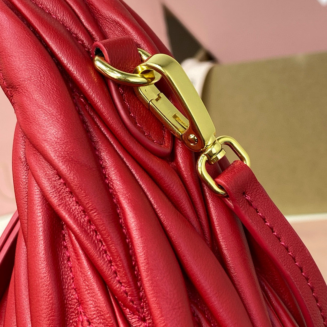 WANDER SMALL HOBO BAG 20 IN RED CALFSKIN Amelia