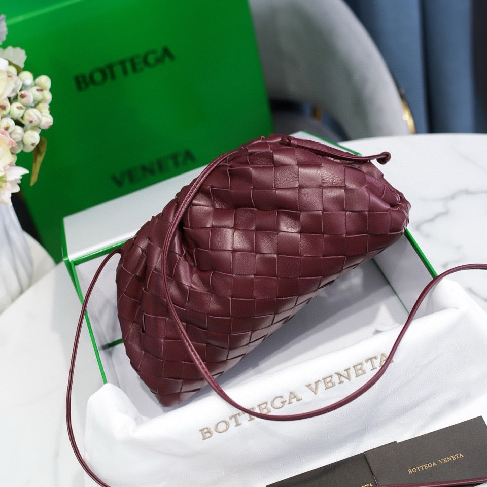 INTRECCIATO POUCH 22 IN BURGUNDY LAMBSKIN Amelia Amelia