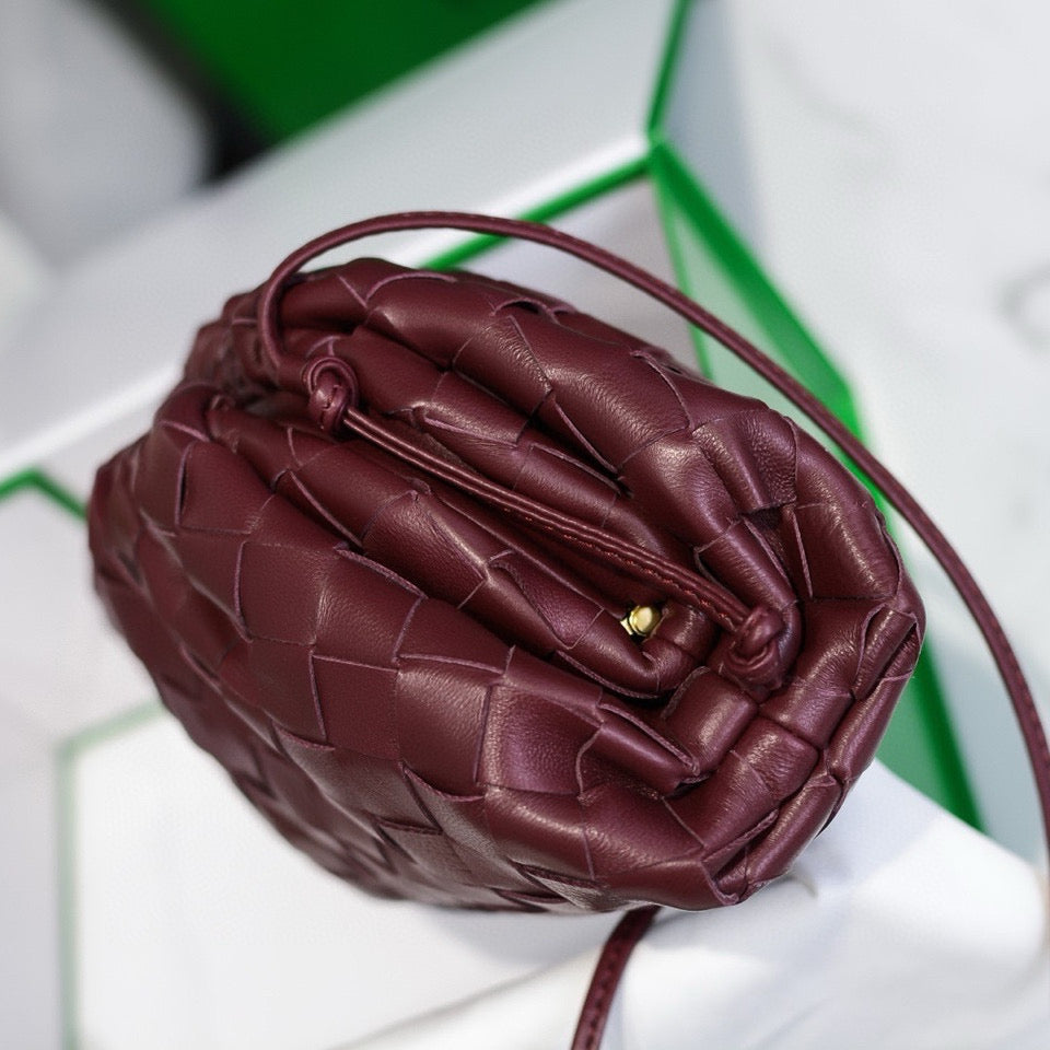 INTRECCIATO POUCH 22 IN BURGUNDY LAMBSKIN Amelia