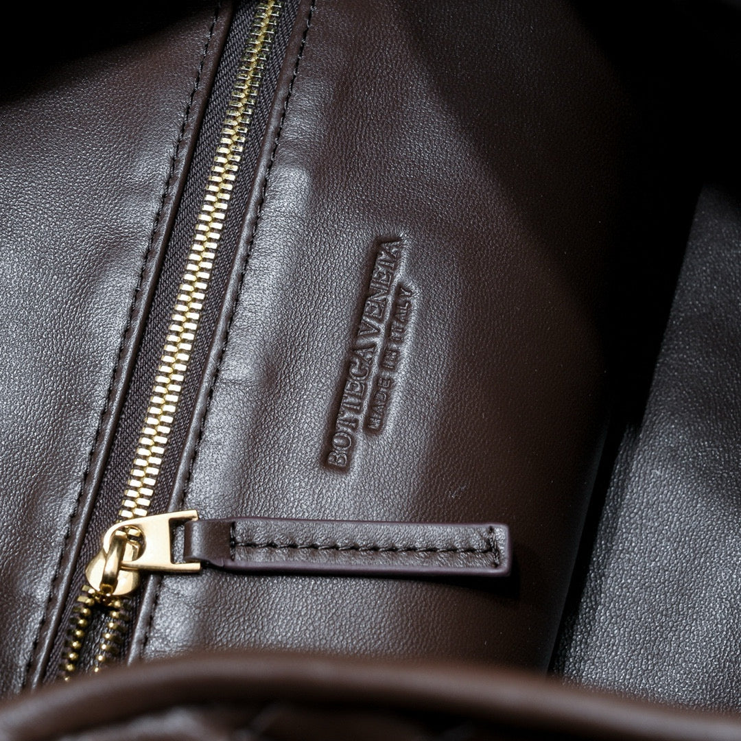 LARGE HOP 54 IN BROWN LAMBSKIN Amelia