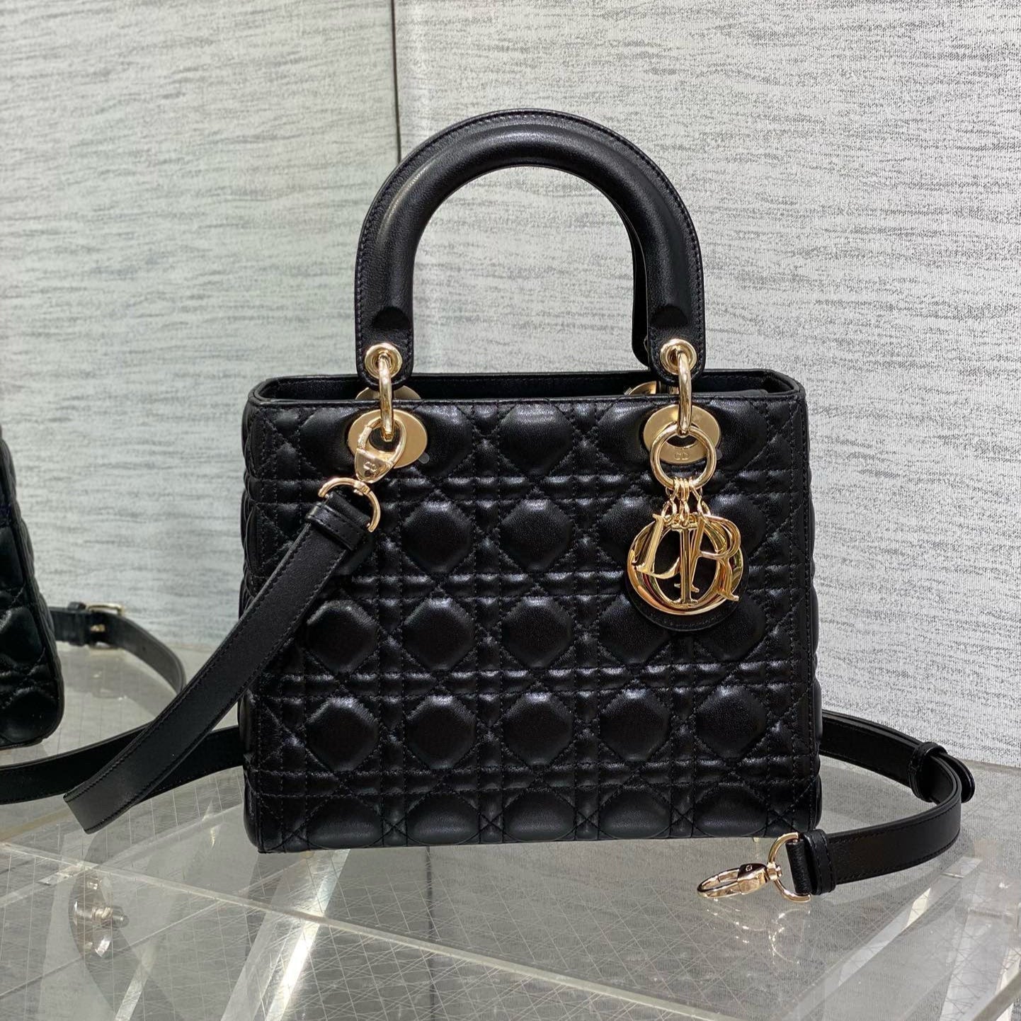 MEDIUM LADY BAG 24 IN BLACK CALFSKIN GOLD HARDWARE Amelia