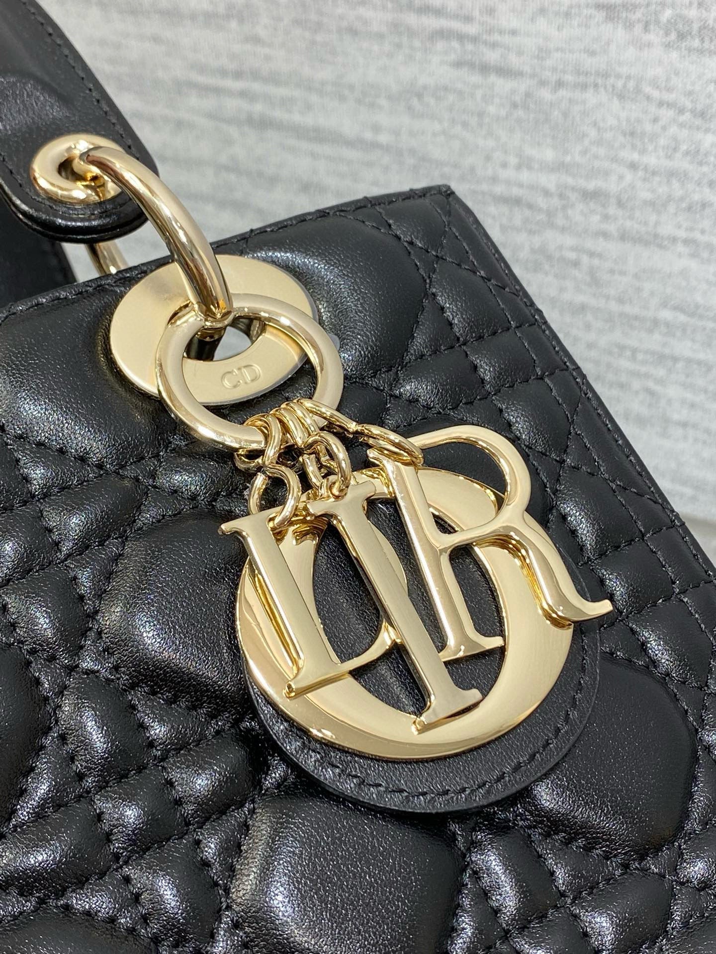 MEDIUM LADY BAG 24 IN BLACK CALFSKIN GOLD HARDWARE Amelia
