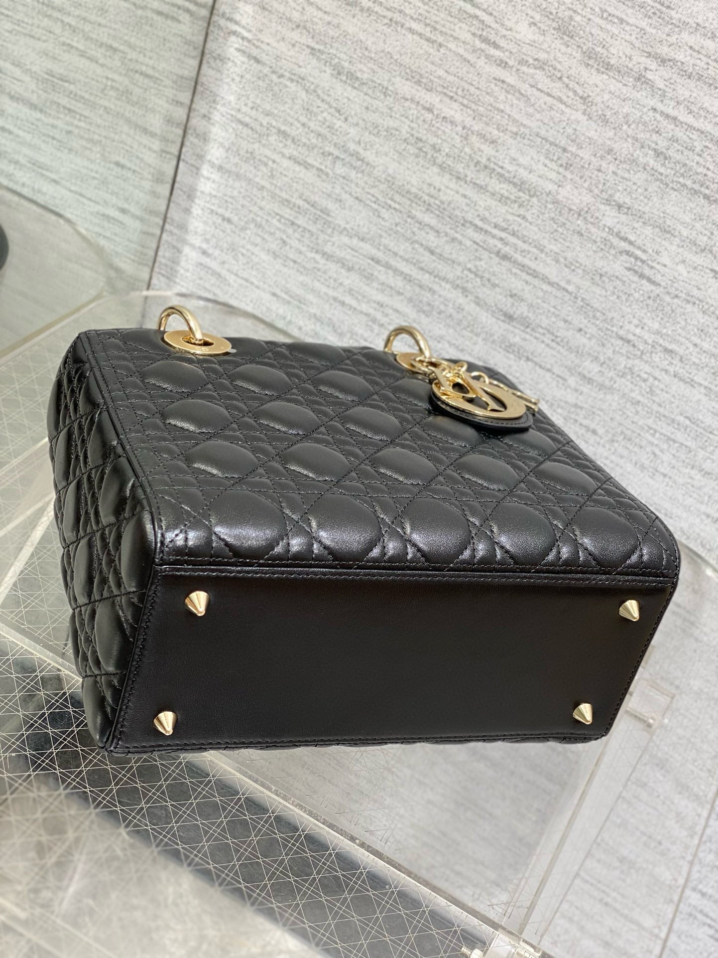 MEDIUM LADY BAG 24 IN BLACK CALFSKIN GOLD HARDWARE Amelia