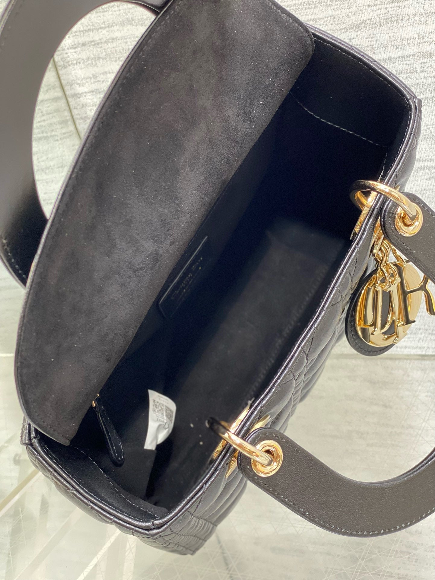 MEDIUM LADY BAG 24 IN BLACK CALFSKIN GOLD HARDWARE Amelia