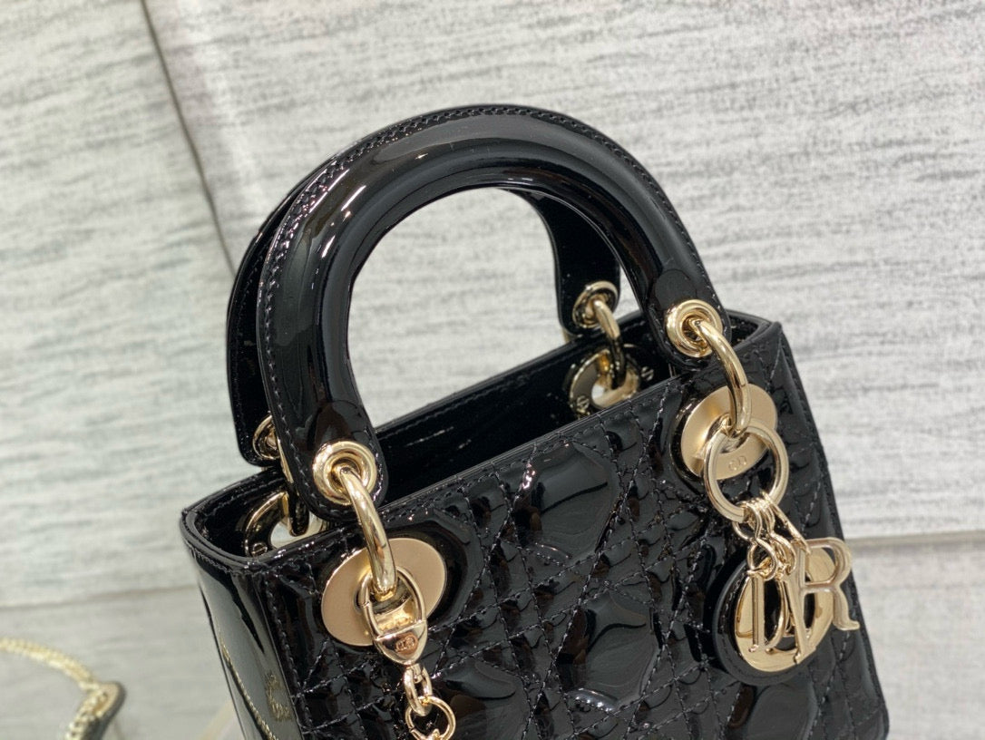 MINI 17 LADY BAG IN BLACK PATENT CALFSKIN Amelia