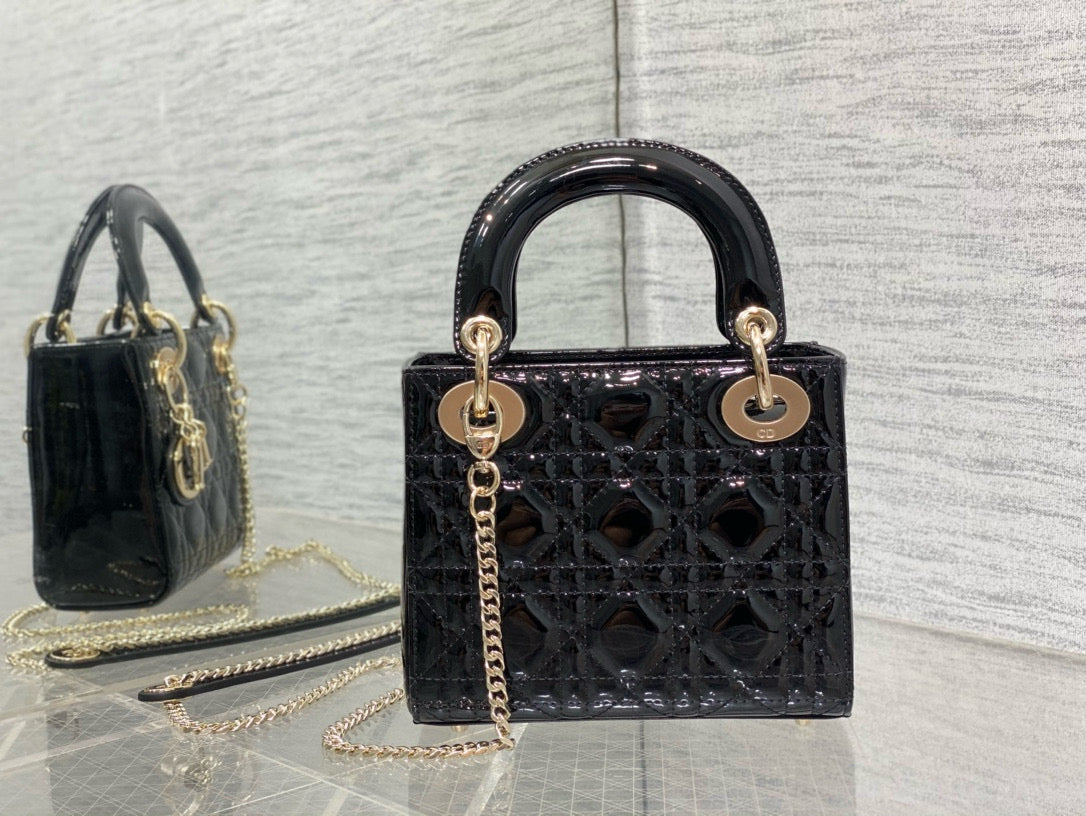 MINI 17 LADY BAG IN BLACK PATENT CALFSKIN Amelia