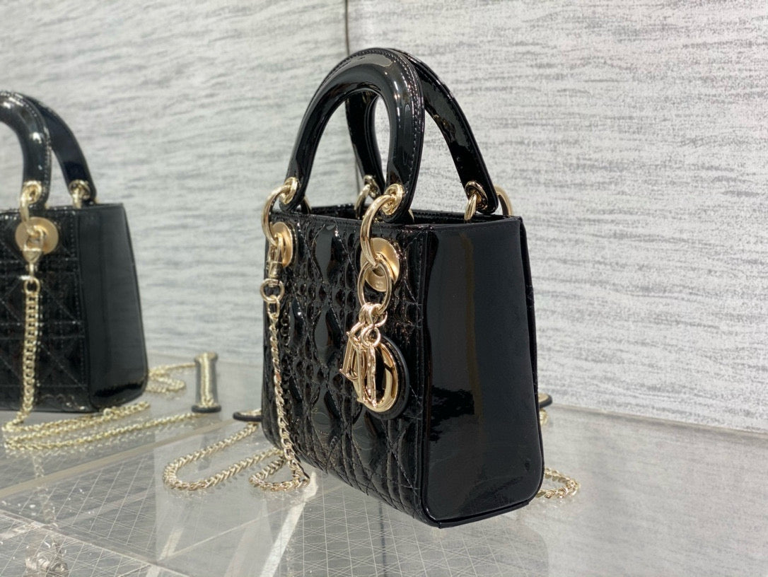 MINI 17 LADY BAG IN BLACK PATENT CALFSKIN Amelia
