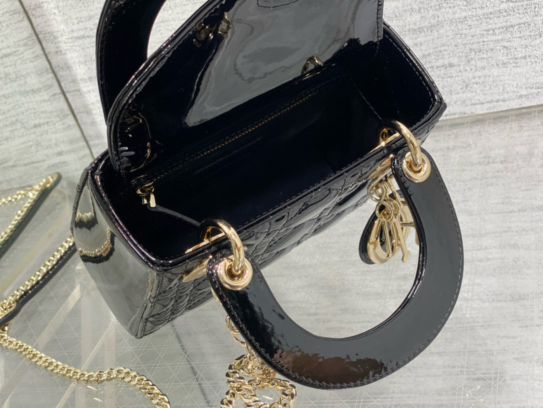 MINI 17 LADY BAG IN BLACK PATENT CALFSKIN Amelia