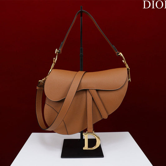 SADDLE BAG 25 WITH STRAP GOLD GRAINED CALFSKIN GHW Amelia