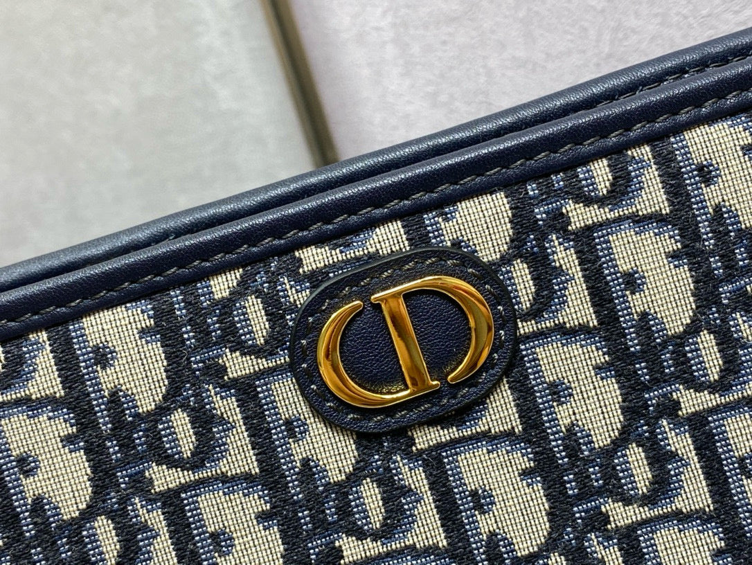 OBLIQUE BOOK TOTE 26 IN DARK BLUE MONOGRAM JACQUARD Amelia