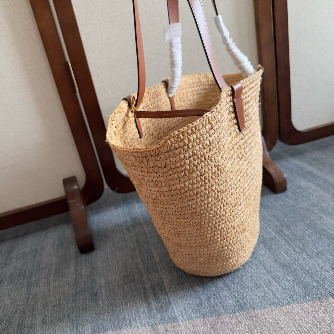 MEDIUM SUPPLE CELINE CLASSIC PANIER IN RAFFIA AND CALFSKIN Amelia