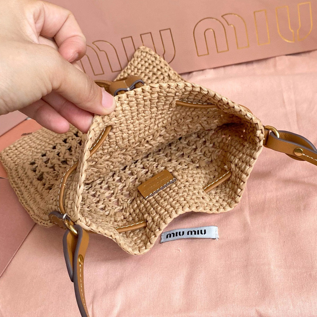WOVEN BAG 23 IN NATURAL RAFFIA Amelia