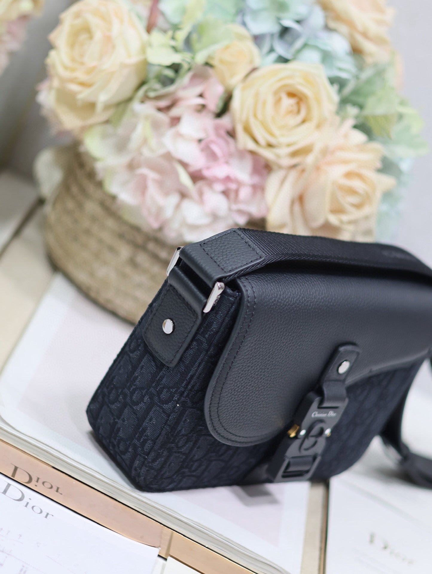 MEDIUM SADDLE MESSENGER BAG IN BLACK OBLIQUE JACQUARD AND BLACK GRAINED CALFSKIN Amelia