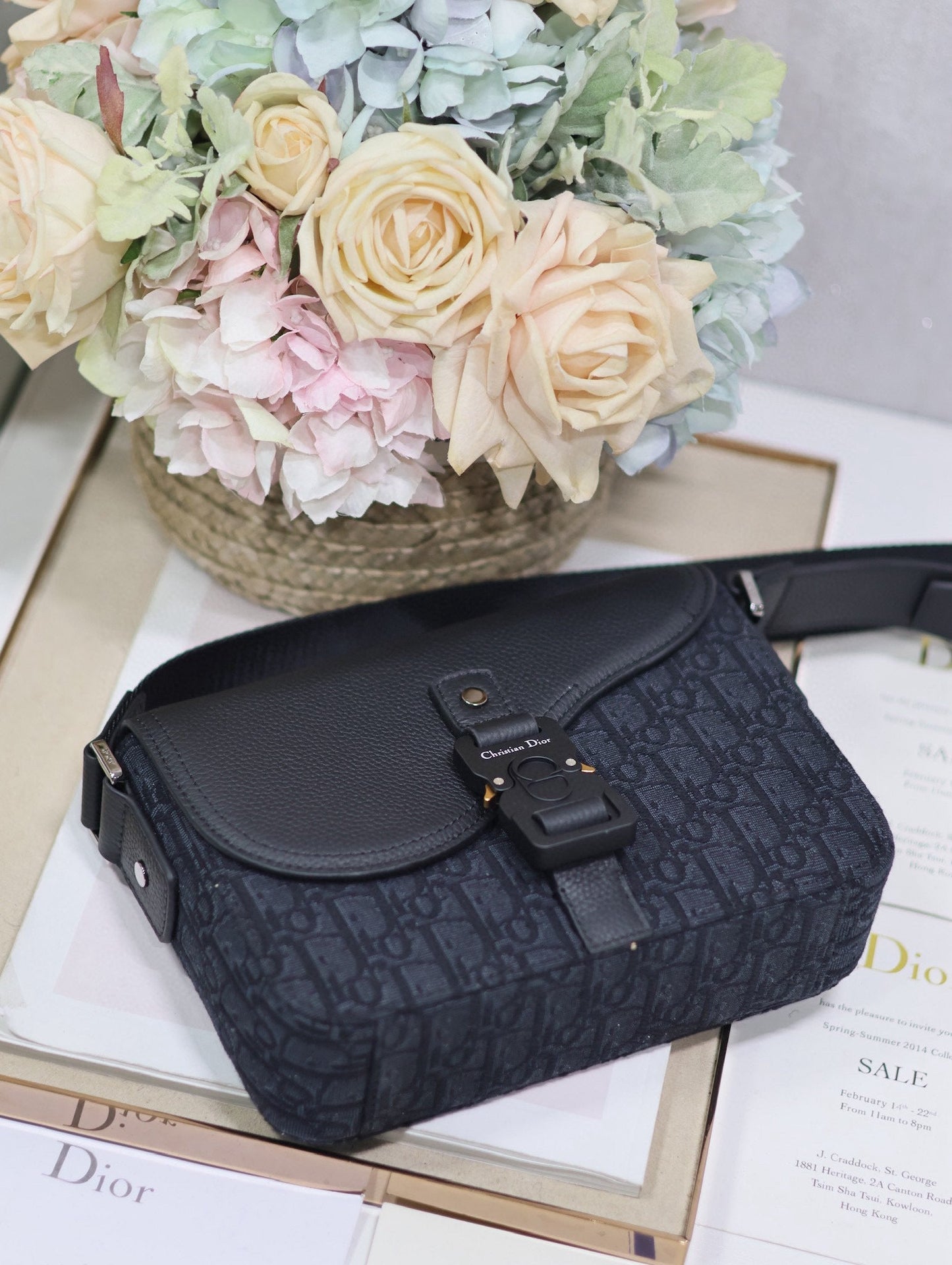 MEDIUM SADDLE MESSENGER BAG IN BLACK OBLIQUE JACQUARD AND BLACK GRAINED CALFSKIN Amelia