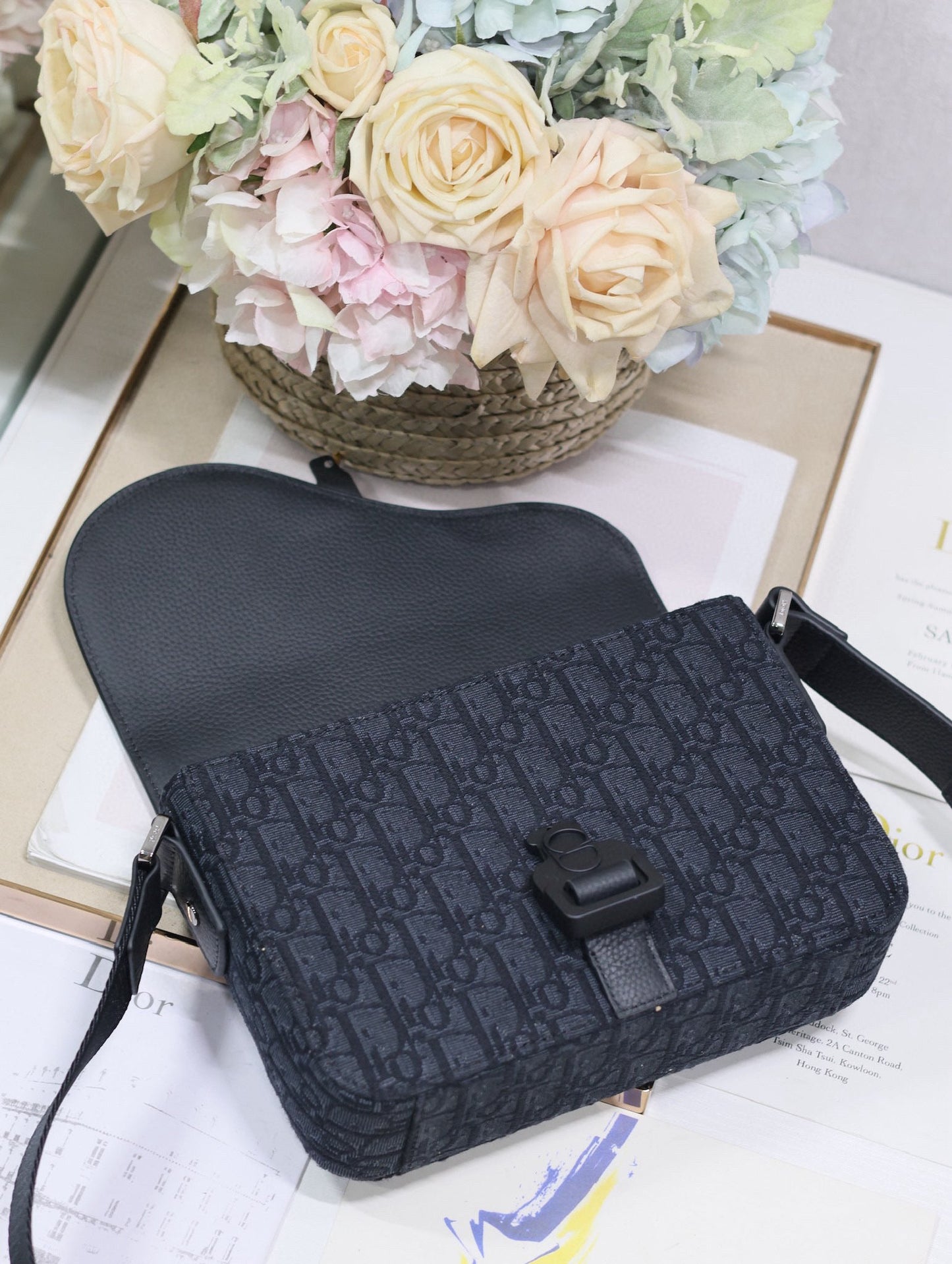 MEDIUM SADDLE MESSENGER BAG IN BLACK OBLIQUE JACQUARD AND BLACK GRAINED CALFSKIN Amelia