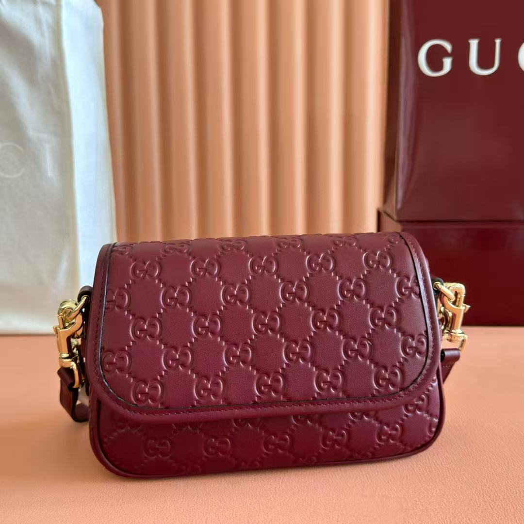 GG SHOULDER BAG 20 IN BURGUNDY RED EMBOSSED CALFSKIN Amelia