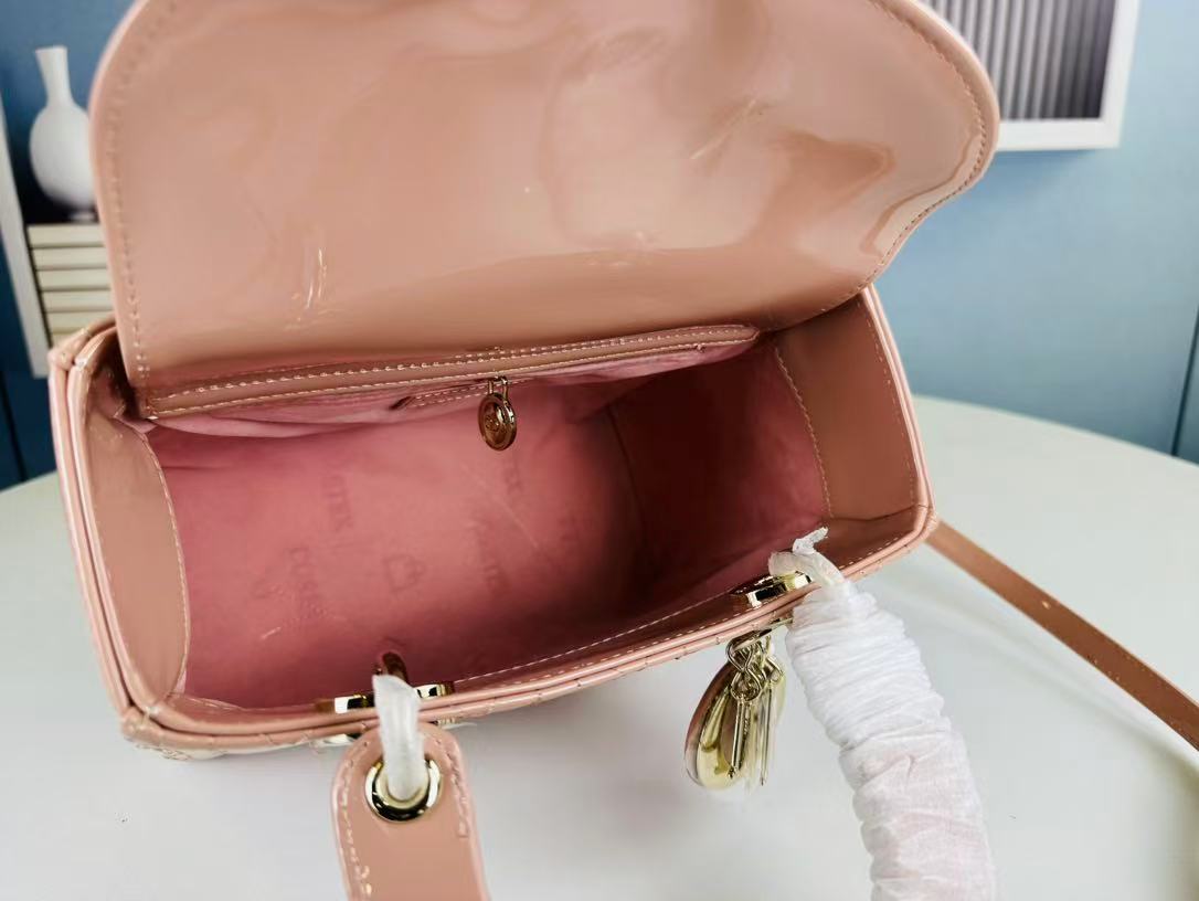 LADY BAG 24 BEIGE PATENT CALFSKIN GOLD HARDWARE Amelia