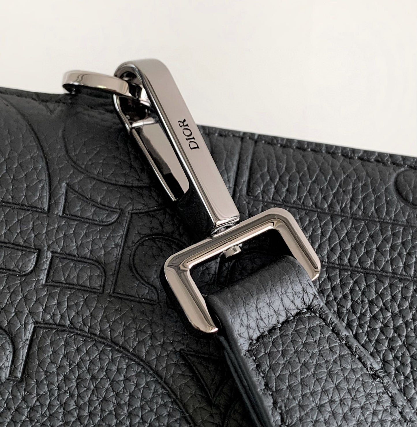 CLUTCH 27 BAG IN BLACK CALFSKIN EMBOSSED LOGO Amelia