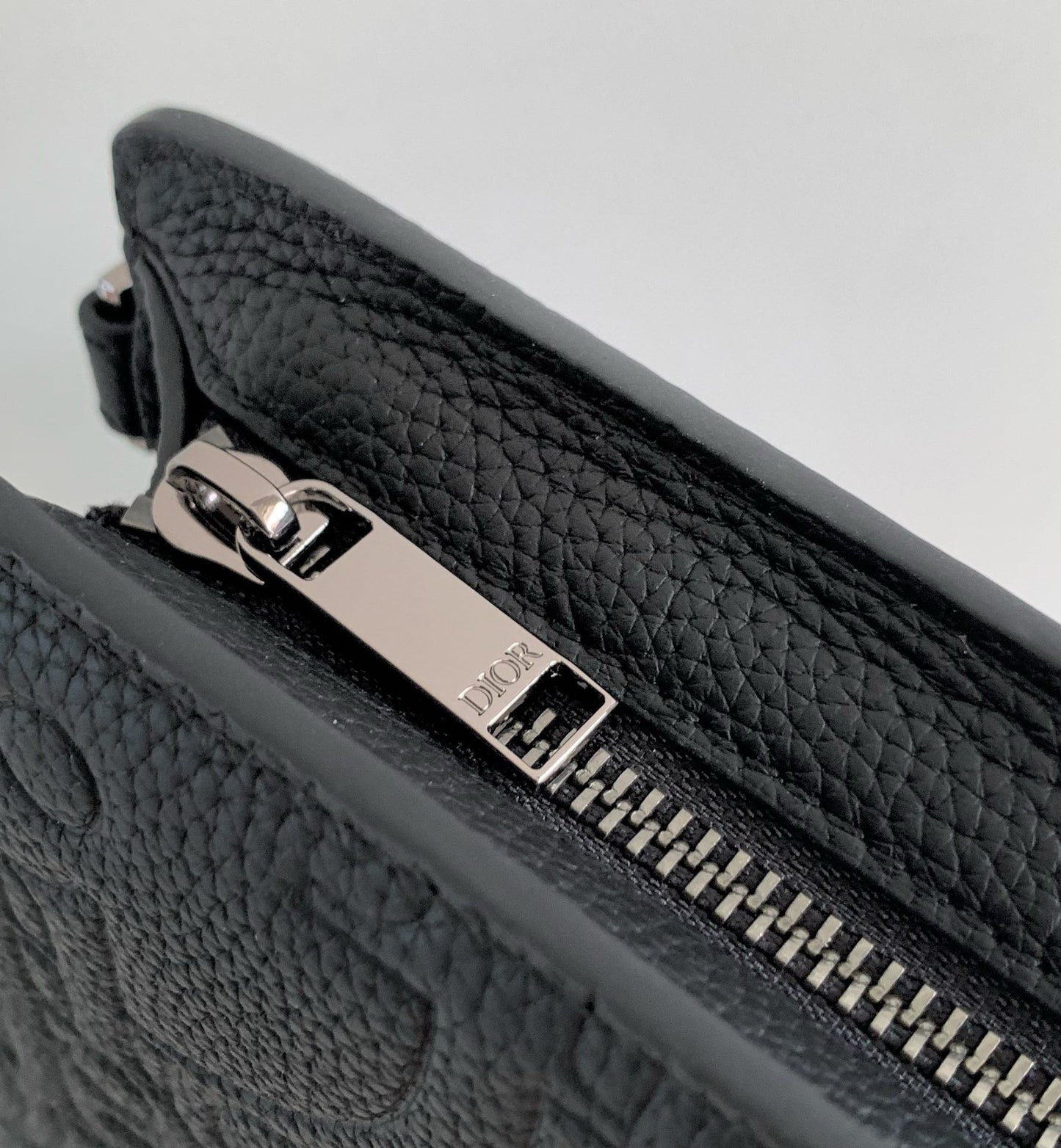 CLUTCH 27 BAG IN BLACK CALFSKIN EMBOSSED LOGO Amelia