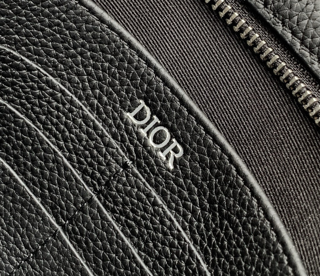 CLUTCH 27 BAG IN BLACK CALFSKIN EMBOSSED LOGO Amelia