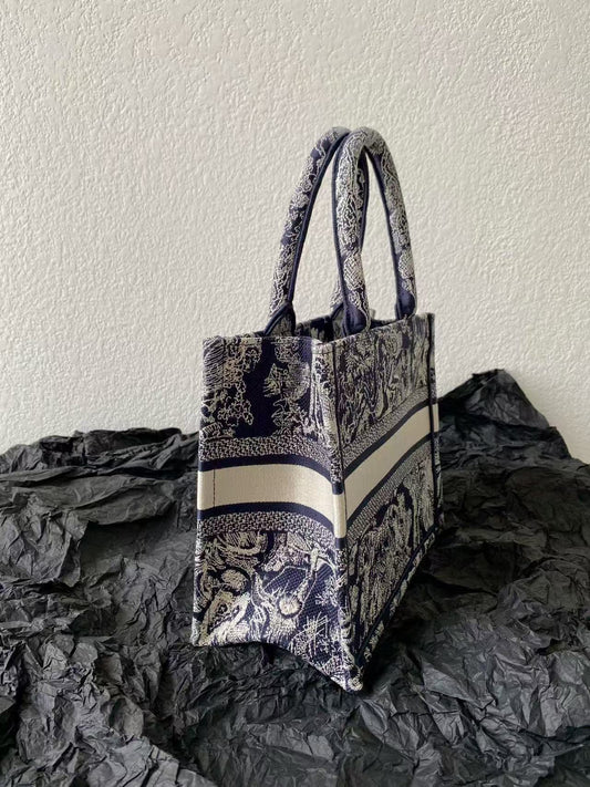 MISS SMALL TOTE 26 IN NAVY BLUE AND WHITE CANVAS Amelia