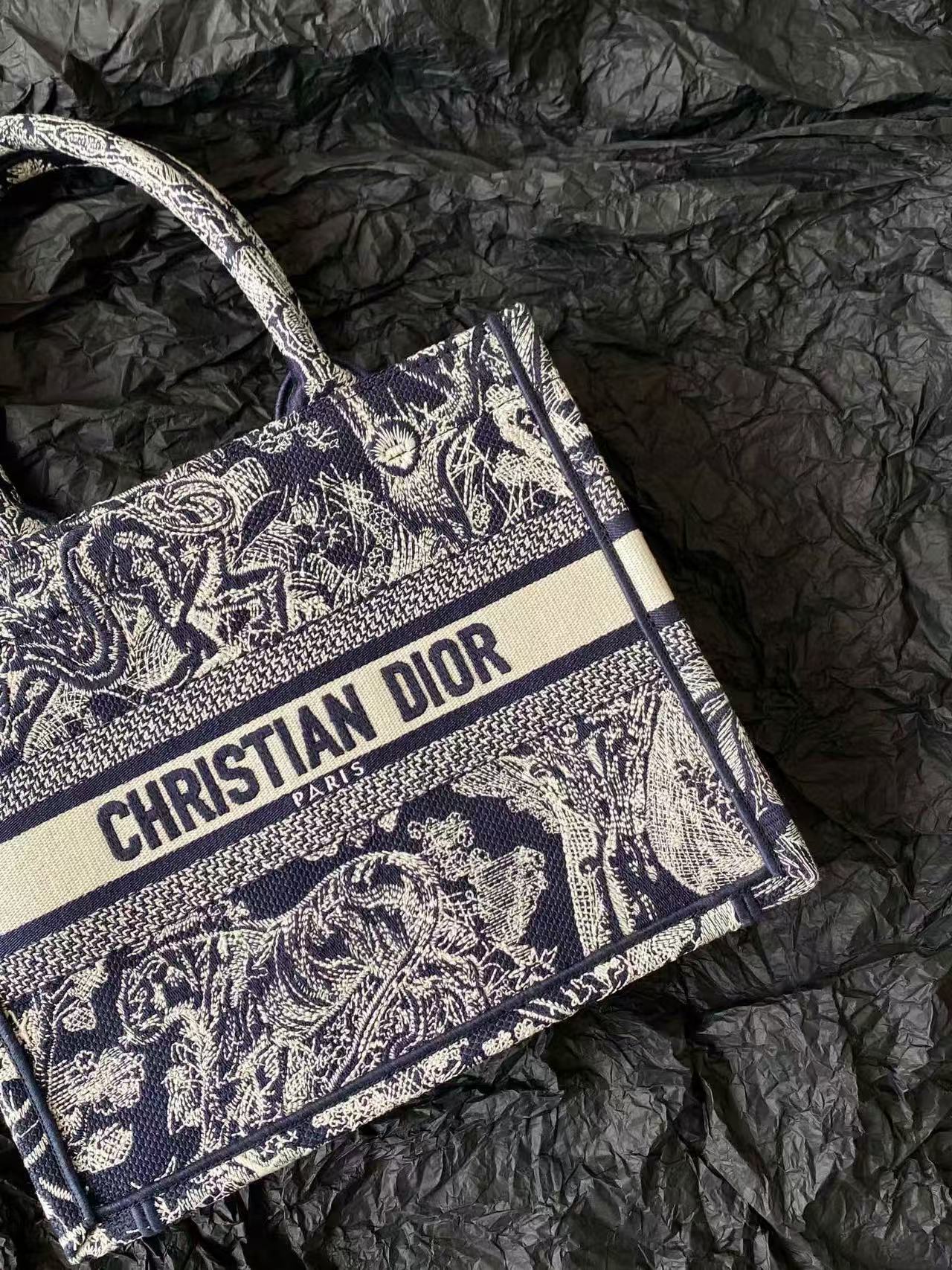 MISS SMALL TOTE 26 IN NAVY BLUE AND WHITE CANVAS Amelia