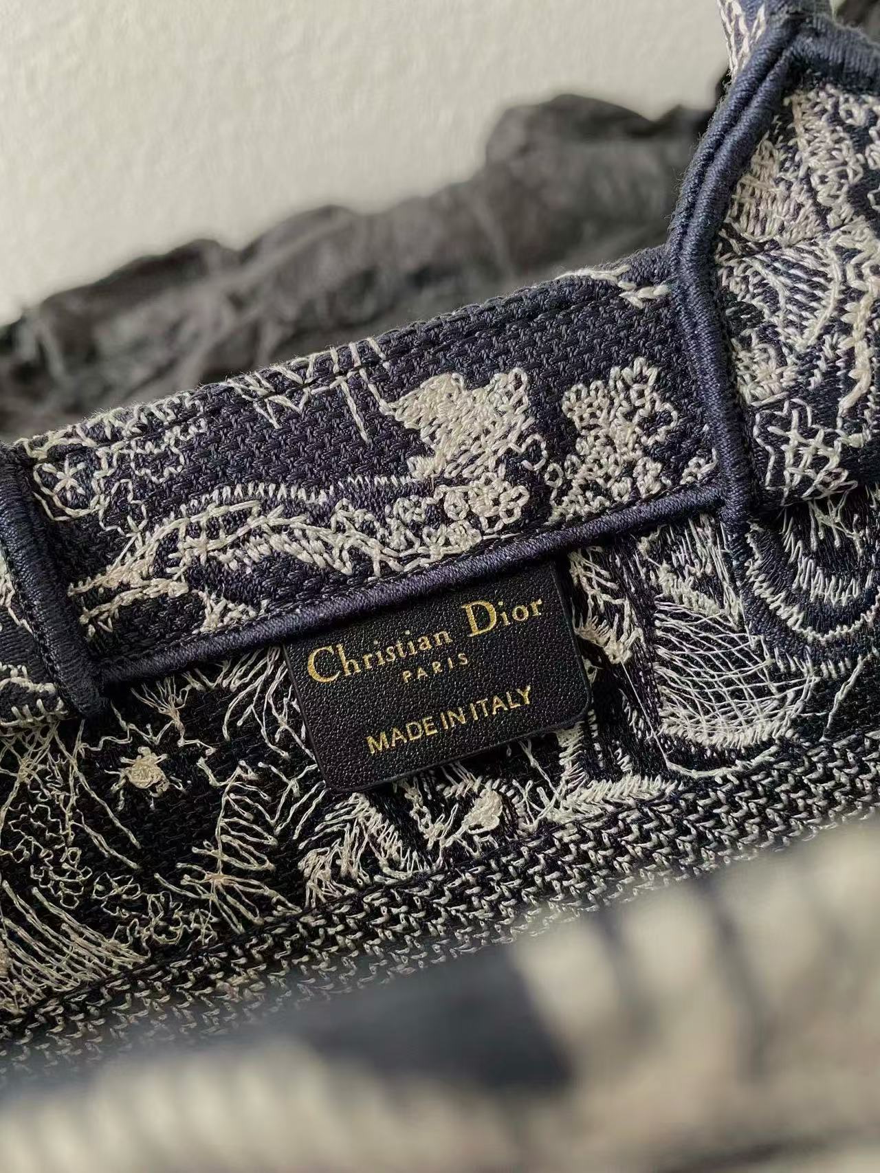 MISS SMALL TOTE 26 IN NAVY BLUE AND WHITE CANVAS Amelia