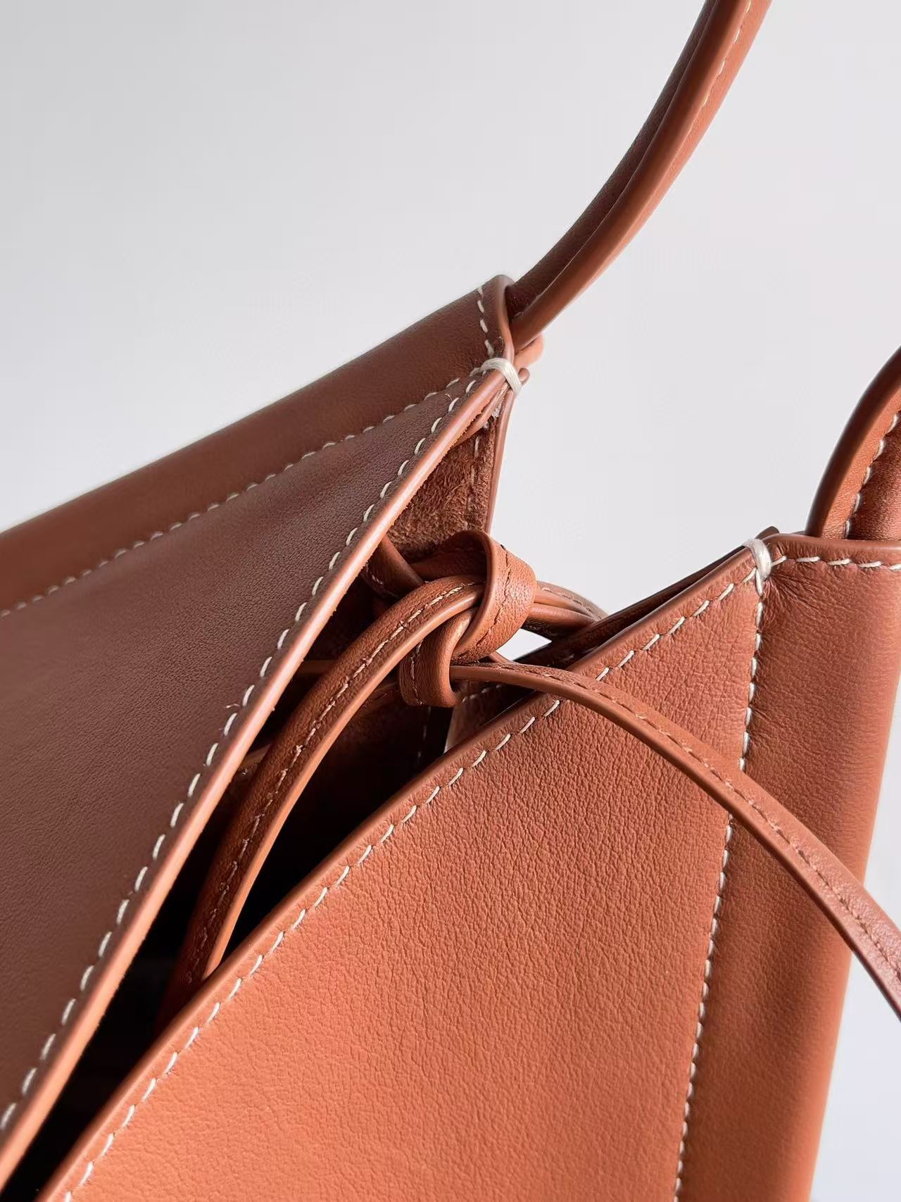 MEDIUM SOLSTICE 44 IN BROWN LAMBSKIN Amelia Amelia